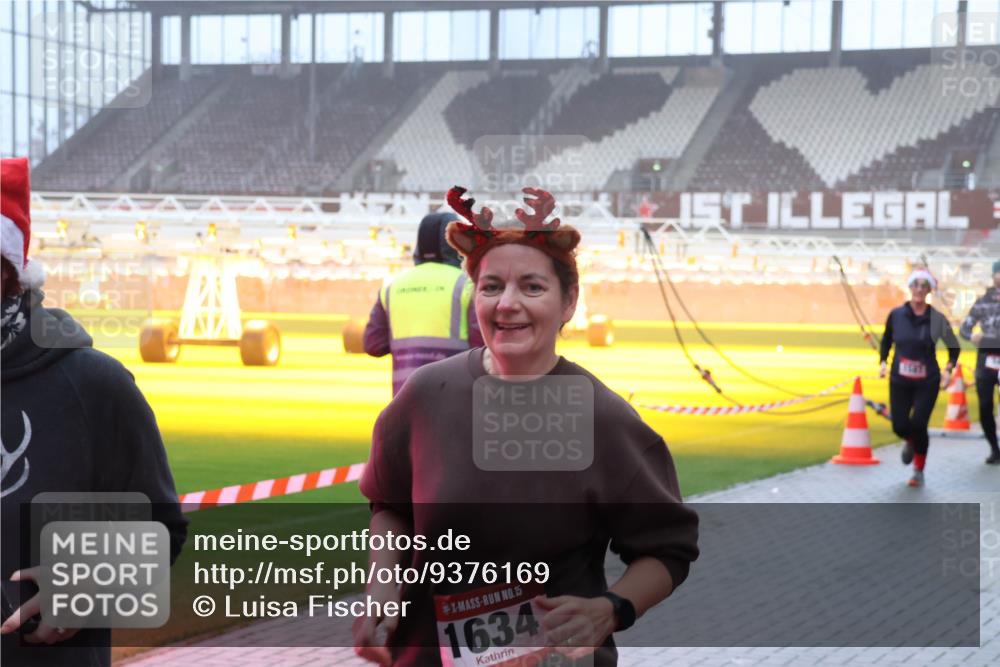 07.12.2025 - St. Pauli X-Mass-Run No. 15 Luisa Fischer http://msf.ph/oto/9376169 07.12.2025 11:07:39 Ziel 15, 1634, 281, 342, 344, 476, 490, 591, 595, 596, 603, 621, 622, 673, 688, 781, 1202, 1206, 1233, 1462, 1469, 1585, 1587, 1634, 1666, 1708, 1751, 1861, 1862, 2403, 5008 meine-sportfotos.de