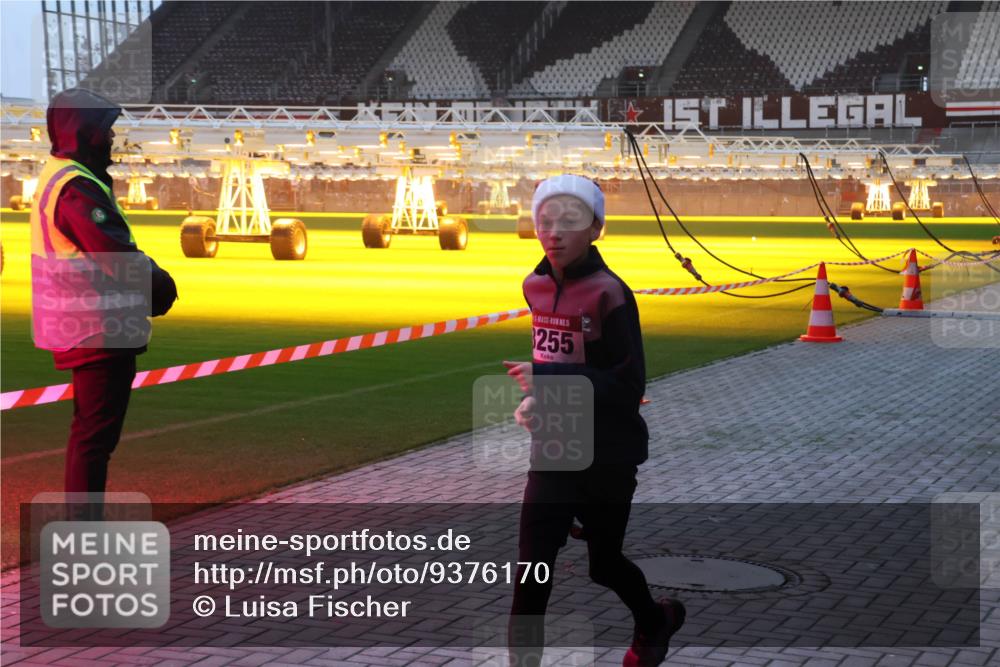 07.12.2025 - St. Pauli X-Mass-Run No. 15 Luisa Fischer http://msf.ph/oto/9376170 07.12.2025 09:56:47 Ziel 15, 255, 312, 1483, 1530, 3255 meine-sportfotos.de
