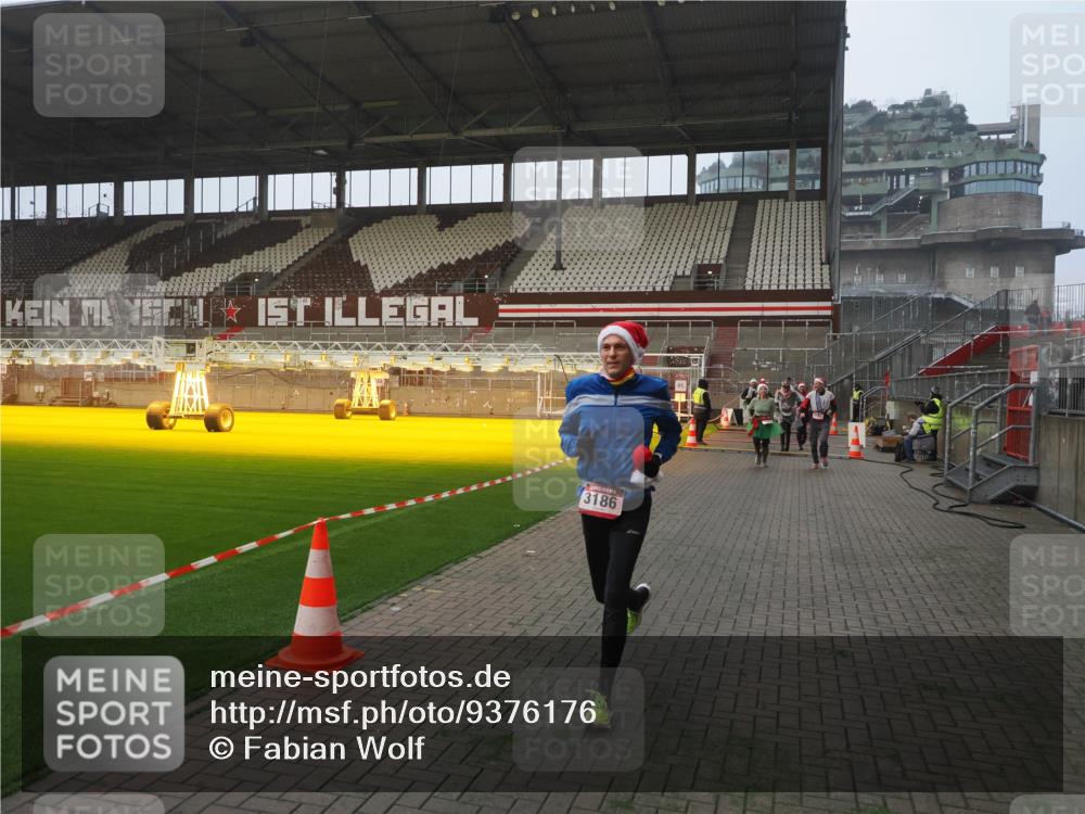 07.12.2025 - St. Pauli X-Mass-Run No. 15 Fabian Wolf http://msf.ph/oto/9376176 07.12.2025 10:05:16 Ziel 114, 202, 210, 292, 699, 1121, 1481, 1661, 1761, 2856, 2866, 3186, 3307, 3311, 4036 meine-sportfotos.de