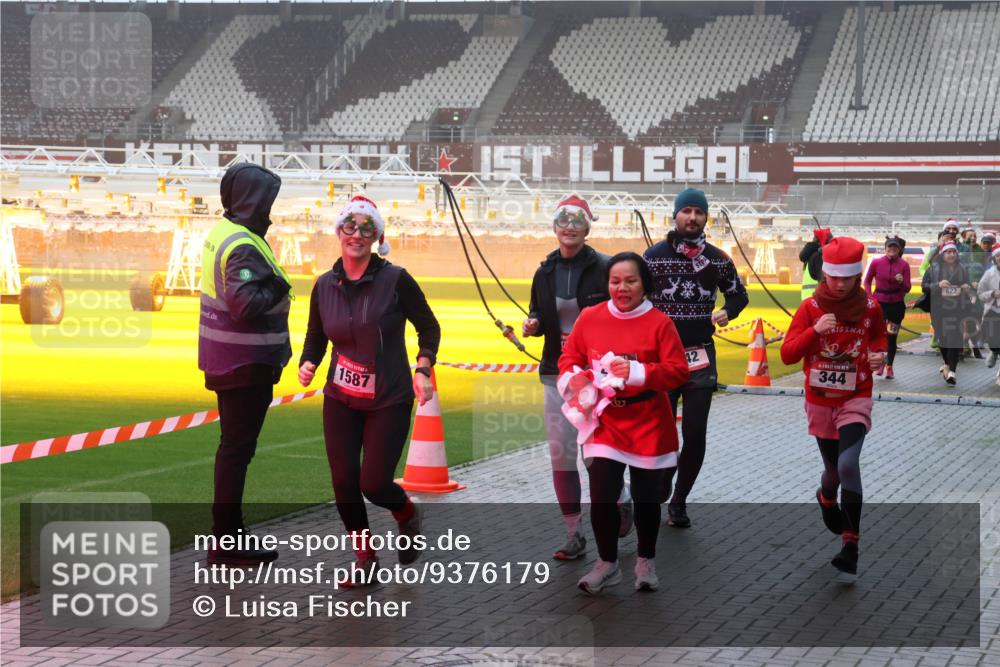 07.12.2025 - St. Pauli X-Mass-Run No. 15 Luisa Fischer http://msf.ph/oto/9376179 07.12.2025 11:07:43 Ziel 1587, 42, 344, 622, 77, 281, 315, 342, 344, 377, 476, 490, 591, 595, 596, 603, 621, 622, 623, 673, 688, 781, 1202, 1206, 1233, 1235, 1462, 1469, 1509, 1585, 1587, 1634, 1666, 1751, 1824, 1861, 1862, 1866, 1910, 2403, 5008 meine-sportfotos.de
