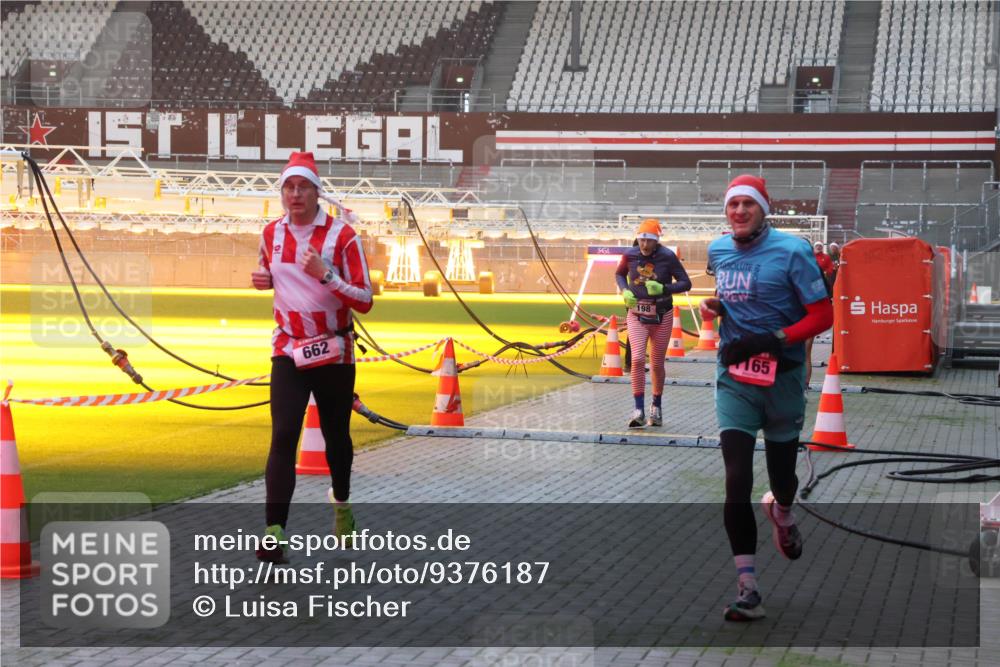 07.12.2025 - St. Pauli X-Mass-Run No. 15 Luisa Fischer http://msf.ph/oto/9376187 07.12.2025 09:57:00 Ziel 662, 198, 165, 198, 662, 1116, 1165, 1483, 1530, 3255, 4208, 4209 meine-sportfotos.de