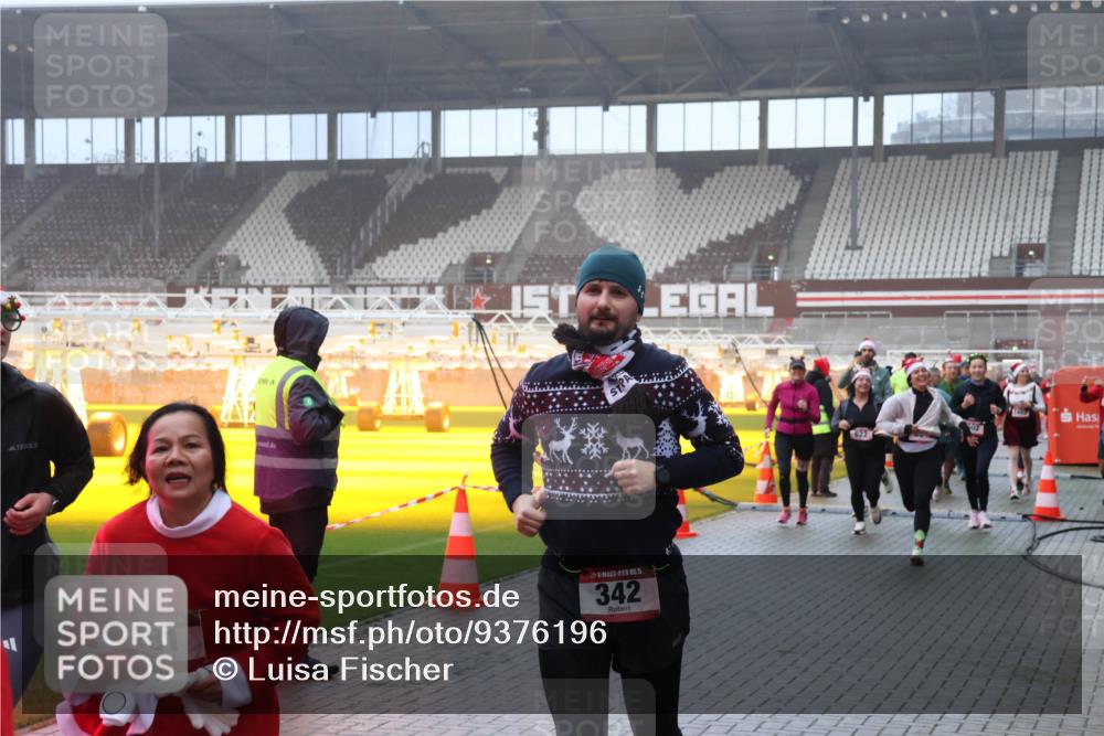 07.12.2025 - St. Pauli X-Mass-Run No. 15 Luisa Fischer http://msf.ph/oto/9376196 07.12.2025 11:07:45 Ziel 15, 281, 5, 342, 622, 77, 281, 315, 332, 342, 344, 377, 476, 490, 591, 596, 603, 621, 622, 623, 673, 688, 781, 1202, 1206, 1233, 1235, 1462, 1469, 1509, 1585, 1587, 1634, 1666, 1751, 1824, 1861, 1862, 1866, 1910, 2403, 5008 meine-sportfotos.de
