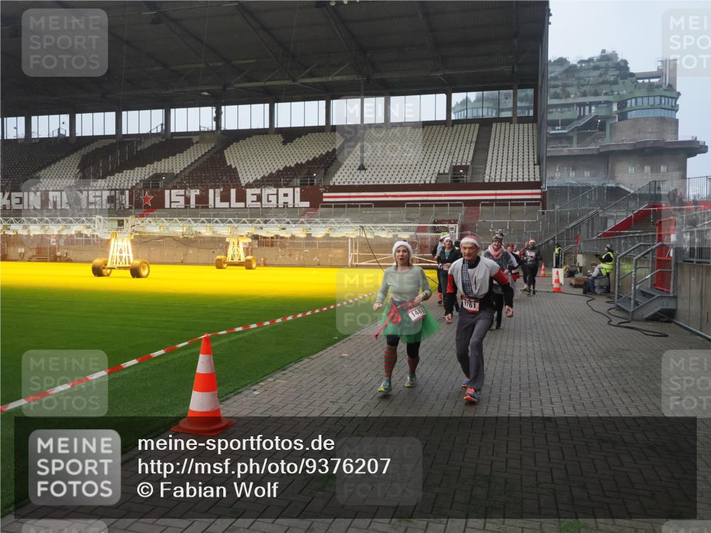 07.12.2025 - St. Pauli X-Mass-Run No. 15 Fabian Wolf http://msf.ph/oto/9376207 07.12.2025 10:05:21 Ziel 114, 543, 668, 950, 1121, 1316, 1374, 1481, 1661, 1761, 3186, 3307, 3386, 4036, 4556, 4558 meine-sportfotos.de