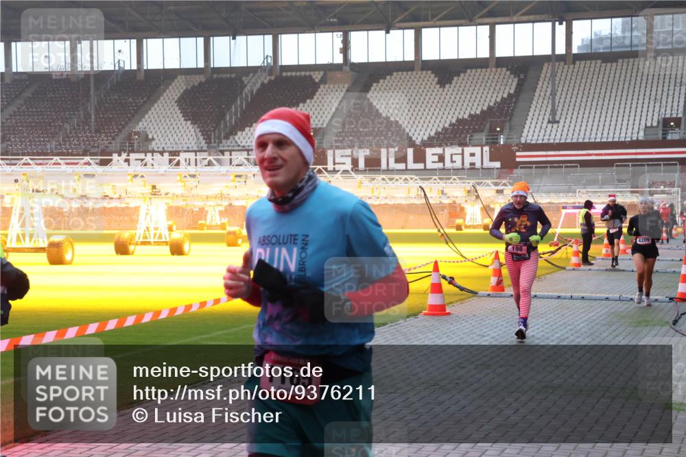 07.12.2025 - St. Pauli X-Mass-Run No. 15 Luisa Fischer http://msf.ph/oto/9376211 07.12.2025 09:57:03 Ziel 1165, 4209, 198, 198, 497, 662, 1116, 1165, 1483, 1530, 2861, 3255, 4208, 4209 meine-sportfotos.de