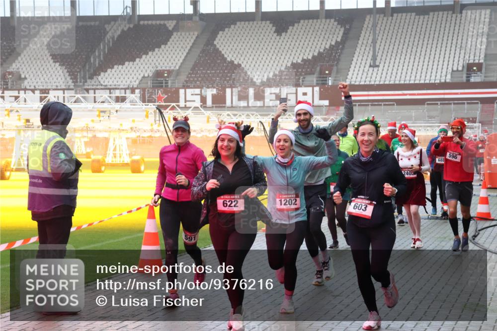 07.12.2025 - St. Pauli X-Mass-Run No. 15 Luisa Fischer http://msf.ph/oto/9376216 07.12.2025 11:07:49 Ziel 591, 5, 622, 1202, 603, 240, 688, 596, 77, 281, 315, 332, 342, 344, 377, 476, 490, 591, 596, 603, 621, 622, 623, 673, 688, 781, 1202, 1206, 1233, 1235, 1509, 1585, 1587, 1634, 1666, 1751, 1824, 1861, 1862, 1866, 1910, 2403, 2693, 5008 meine-sportfotos.de