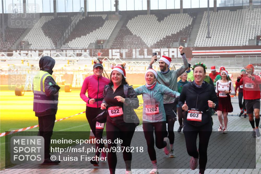 07.12.2025 - St. Pauli X-Mass-Run No. 15 Luisa Fischer http://msf.ph/oto/9376218 07.12.2025 11:07:49 Ziel 59, 5, 622, 1202, 603, 2403, 596, 77, 281, 315, 332, 342, 344, 377, 476, 490, 591, 596, 603, 621, 622, 623, 673, 688, 781, 1202, 1206, 1233, 1235, 1509, 1585, 1587, 1634, 1666, 1751, 1824, 1861, 1862, 1866, 1910, 2403, 2693, 5008 meine-sportfotos.de