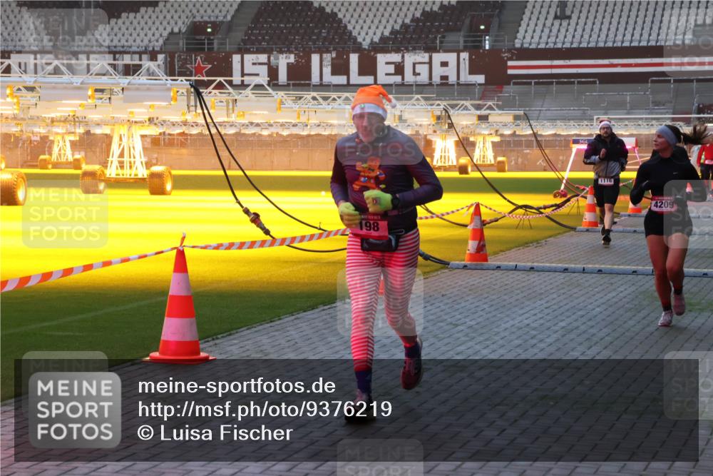 07.12.2025 - St. Pauli X-Mass-Run No. 15 Luisa Fischer http://msf.ph/oto/9376219 07.12.2025 09:57:04 Ziel 198, 1116, 4209, 198, 497, 662, 1116, 1165, 1483, 1530, 2861, 3255, 4208, 4209 meine-sportfotos.de