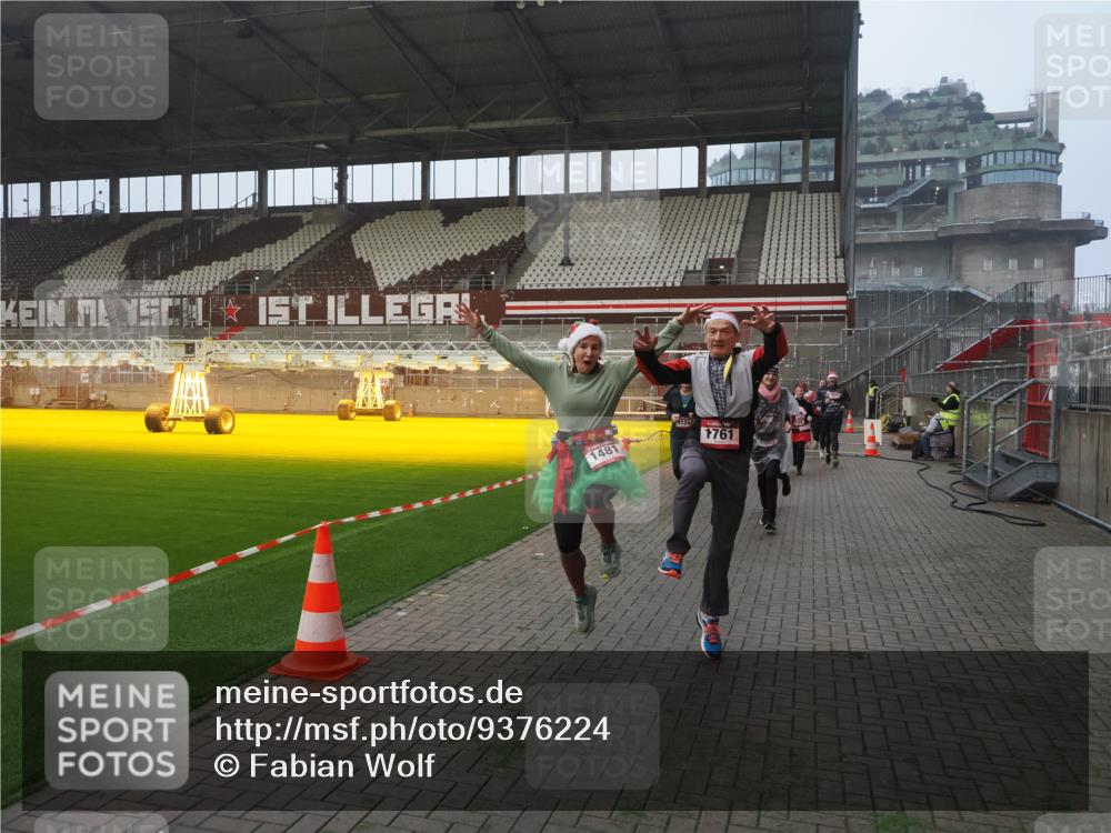 07.12.2025 - St. Pauli X-Mass-Run No. 15 Fabian Wolf http://msf.ph/oto/9376224 07.12.2025 10:05:21 Ziel 114, 543, 668, 950, 1121, 1316, 1374, 1481, 1661, 1761, 3186, 3307, 3386, 4036, 4556, 4558 meine-sportfotos.de