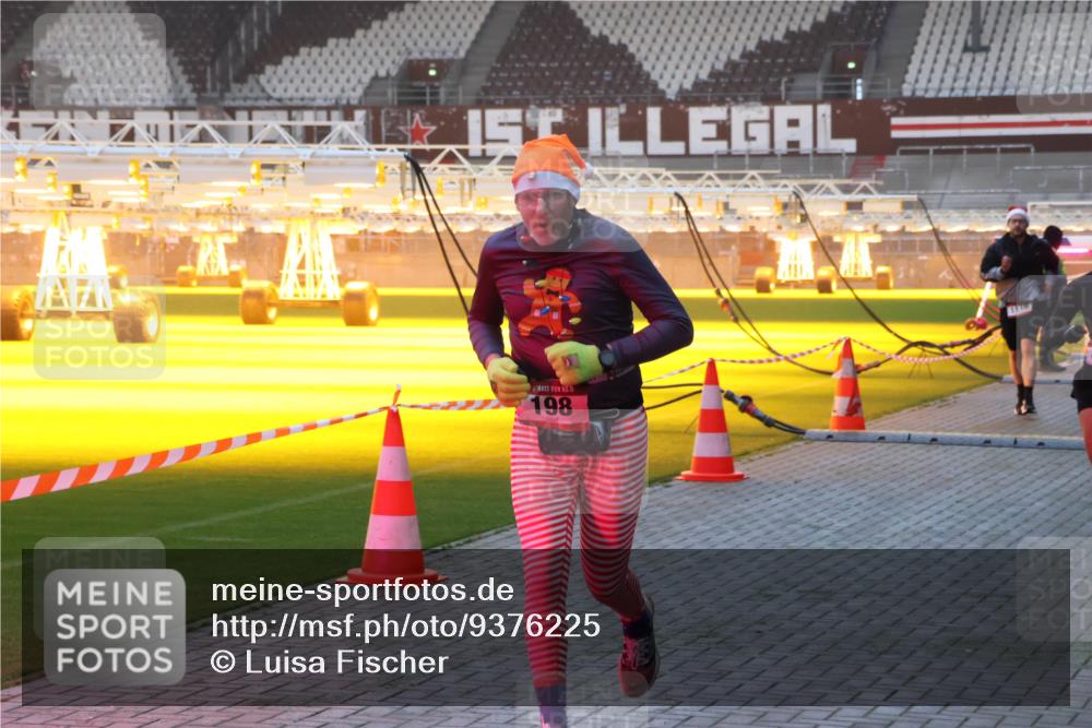 07.12.2025 - St. Pauli X-Mass-Run No. 15 Luisa Fischer http://msf.ph/oto/9376225 07.12.2025 09:57:05 Ziel 198, 198, 497, 662, 1116, 1165, 1483, 1530, 2861, 3255, 4208, 4209 meine-sportfotos.de