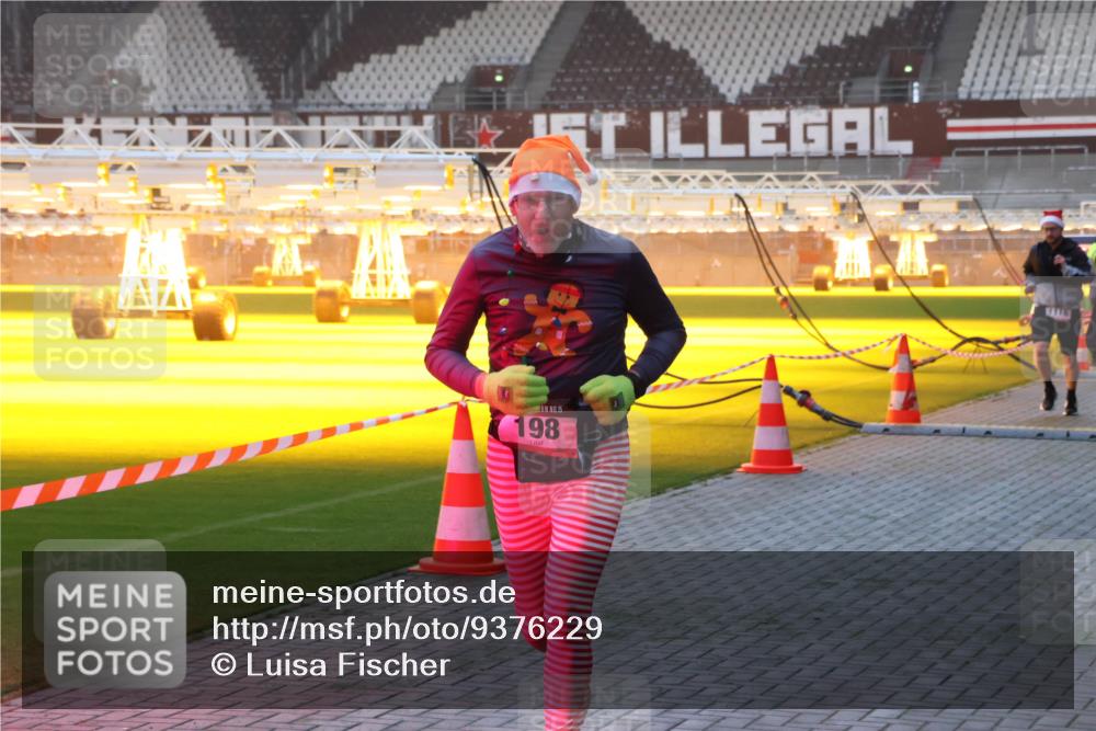 07.12.2025 - St. Pauli X-Mass-Run No. 15 Luisa Fischer http://msf.ph/oto/9376229 07.12.2025 09:57:05 Ziel 1176, 15, 198, 198, 497, 662, 1116, 1165, 1483, 1530, 2861, 3255, 4208, 4209 meine-sportfotos.de