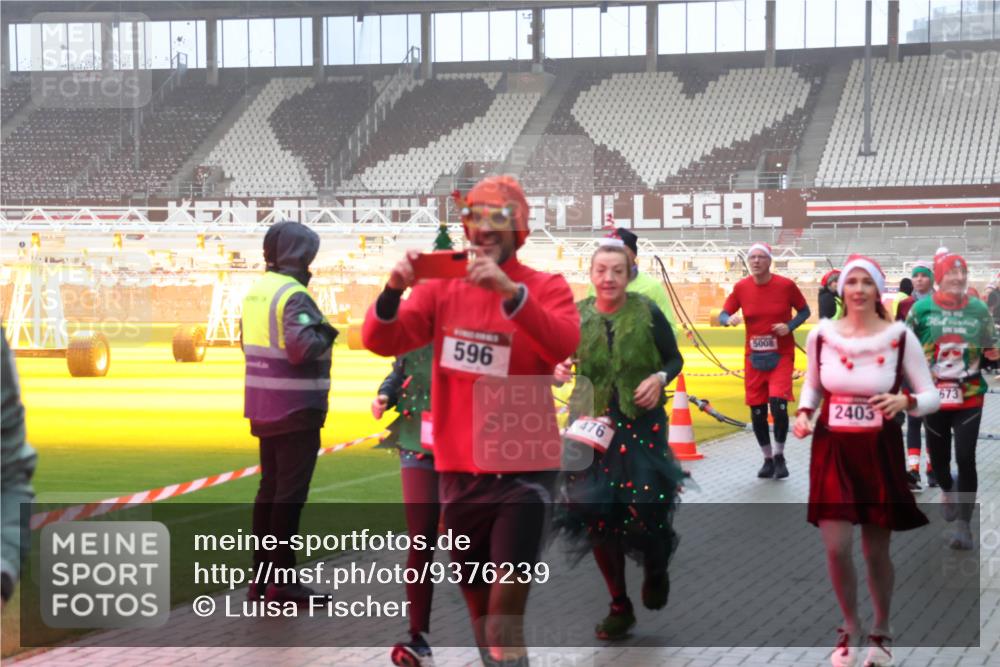 07.12.2025 - St. Pauli X-Mass-Run No. 15 Luisa Fischer http://msf.ph/oto/9376239 07.12.2025 11:07:52 Ziel 596, 476, 5008, 2403, 673, 77, 273, 281, 315, 332, 342, 344, 377, 389, 397, 476, 490, 591, 596, 603, 621, 622, 623, 673, 688, 781, 1202, 1206, 1233, 1235, 1509, 1585, 1587, 1634, 1666, 1751, 1824, 1861, 1862, 1866, 1910, 2403, 2693, 5008 meine-sportfotos.de