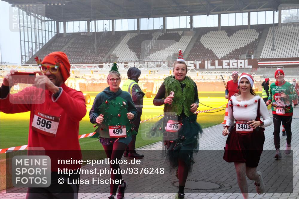 07.12.2025 - St. Pauli X-Mass-Run No. 15 Luisa Fischer http://msf.ph/oto/9376248 07.12.2025 11:07:53 Ziel 5, 596, 490, 476, 2403, 673, 77, 273, 281, 315, 332, 342, 344, 377, 389, 397, 476, 490, 591, 596, 603, 621, 622, 623, 673, 688, 781, 1202, 1206, 1233, 1235, 1509, 1585, 1587, 1634, 1666, 1751, 1812, 1824, 1861, 1862, 1866, 1910, 2403, 2693, 5008 meine-sportfotos.de