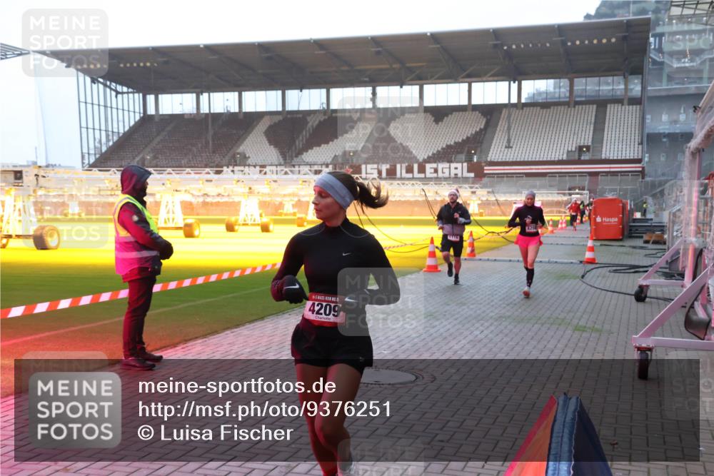 07.12.2025 - St. Pauli X-Mass-Run No. 15 Luisa Fischer http://msf.ph/oto/9376251 07.12.2025 09:57:08 Ziel 15, 4209, 1116, 4208, 198, 497, 662, 1116, 1165, 1483, 2861, 3255, 4208, 4209 meine-sportfotos.de