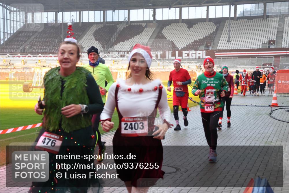 07.12.2025 - St. Pauli X-Mass-Run No. 15 Luisa Fischer http://msf.ph/oto/9376255 07.12.2025 11:07:54 Ziel 476, 2403, 5008, 673, 77, 271, 273, 281, 315, 332, 342, 344, 377, 389, 397, 476, 490, 591, 596, 603, 621, 622, 623, 673, 688, 781, 1202, 1206, 1233, 1235, 1439, 1441, 1509, 1585, 1587, 1634, 1666, 1751, 1812, 1824, 1861, 1862, 1866, 1910, 2403, 2693, 5008 meine-sportfotos.de