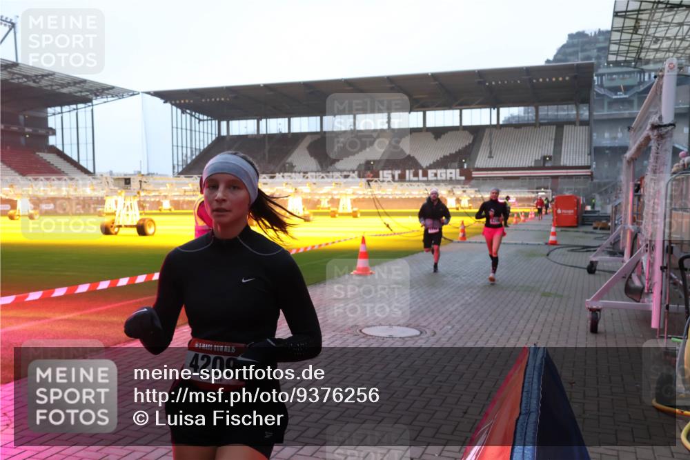 07.12.2025 - St. Pauli X-Mass-Run No. 15 Luisa Fischer http://msf.ph/oto/9376256 07.12.2025 09:57:09 Ziel 15, 4209, 198, 497, 662, 1116, 1165, 1483, 2861, 3255, 4208, 4209 meine-sportfotos.de