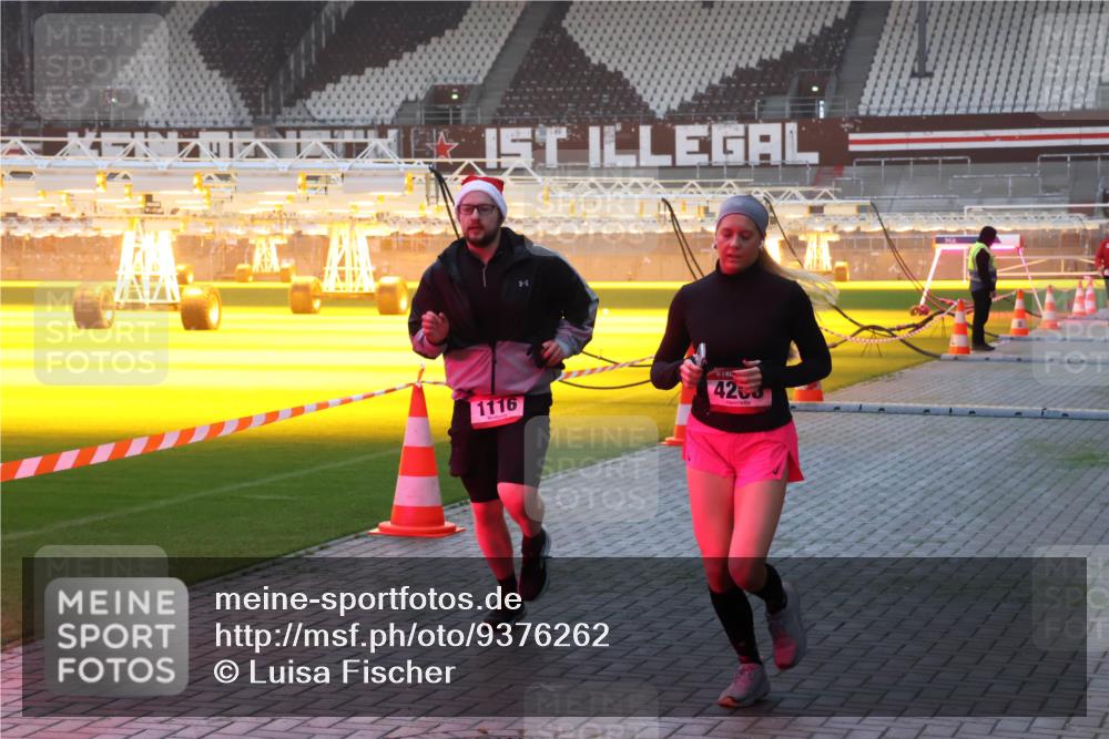 07.12.2025 - St. Pauli X-Mass-Run No. 15 Luisa Fischer http://msf.ph/oto/9376262 07.12.2025 09:57:10 Ziel 1116, 4203, 198, 497, 662, 1116, 1165, 2861, 3255, 4208, 4209 meine-sportfotos.de