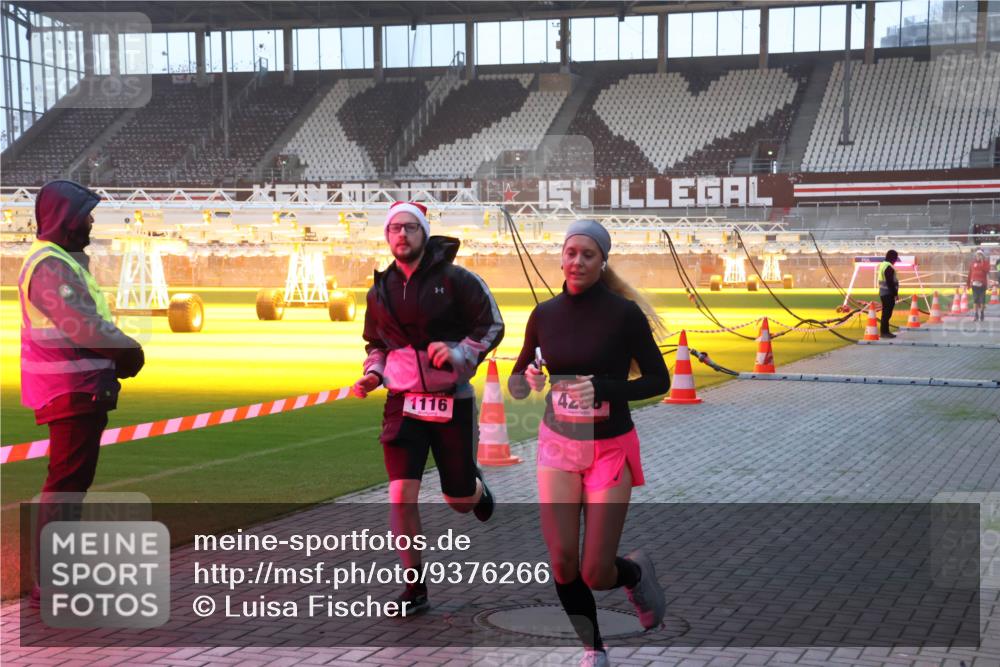 07.12.2025 - St. Pauli X-Mass-Run No. 15 Luisa Fischer http://msf.ph/oto/9376266 07.12.2025 09:57:11 Ziel 1116, 42, 198, 497, 662, 1116, 1165, 2861, 3255, 4208, 4209 meine-sportfotos.de