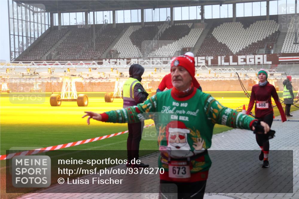 07.12.2025 - St. Pauli X-Mass-Run No. 15 Luisa Fischer http://msf.ph/oto/9376270 07.12.2025 11:07:56 Ziel 673, 688, 77, 271, 273, 281, 315, 332, 342, 344, 377, 389, 397, 476, 490, 591, 596, 603, 621, 622, 623, 673, 688, 781, 1202, 1206, 1233, 1235, 1439, 1441, 1509, 1585, 1587, 1812, 1824, 1861, 1862, 1866, 1910, 2403, 2693, 5008 meine-sportfotos.de