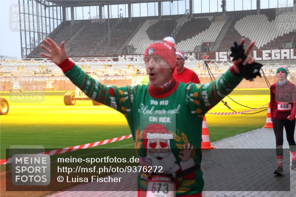 07.12.2025 - St. Pauli X-Mass-Run No. 15 Luisa Fischer http://msf.ph/oto/9376272 07.12.2025 11:07:56 Ziel 673, 688, 77, 271, 273, 281, 315, 332, 342, 344, 377, 389, 397, 476, 490, 591, 596, 603, 621, 622, 623, 673, 688, 781, 1202, 1206, 1233, 1235, 1439, 1441, 1509, 1585, 1587, 1812, 1824, 1861, 1862, 1866, 1910, 2403, 2693, 5008 meine-sportfotos.de