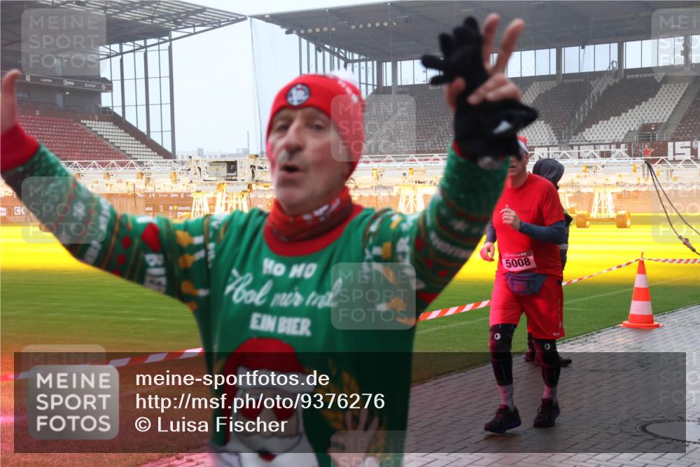 07.12.2025 - St. Pauli X-Mass-Run No. 15 Luisa Fischer http://msf.ph/oto/9376276 07.12.2025 11:07:57 Ziel 5008, 77, 271, 273, 281, 315, 332, 342, 344, 377, 389, 397, 476, 490, 591, 596, 603, 621, 622, 623, 673, 688, 781, 1202, 1206, 1233, 1235, 1378, 1382, 1383, 1439, 1441, 1509, 1585, 1587, 1812, 1824, 1861, 1862, 1866, 1910, 2403, 2693, 5008 meine-sportfotos.de