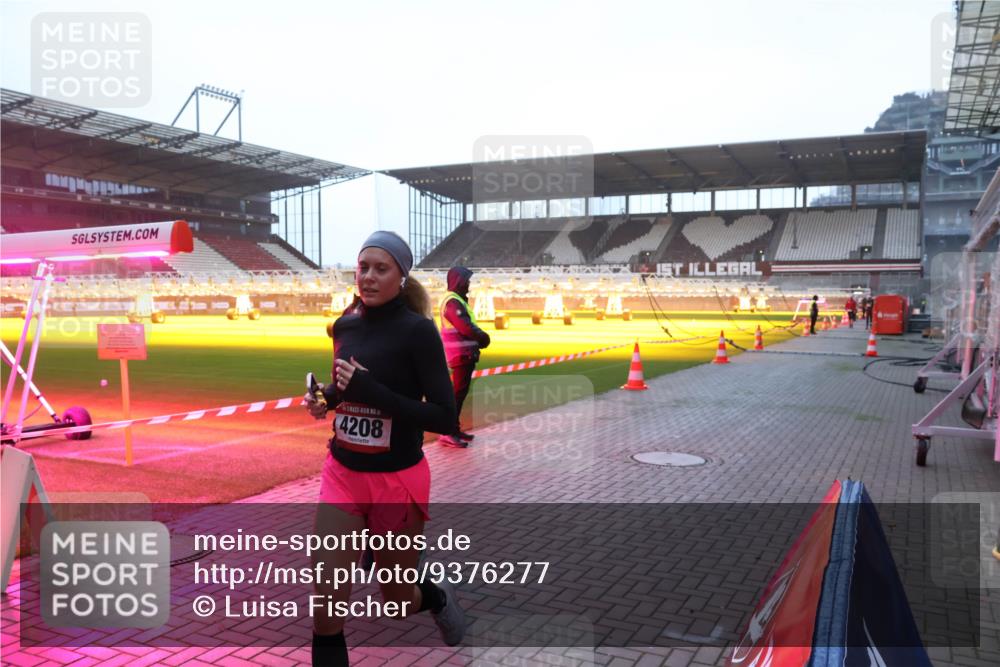 07.12.2025 - St. Pauli X-Mass-Run No. 15 Luisa Fischer http://msf.ph/oto/9376277 07.12.2025 09:57:12 Ziel 4208, 198, 497, 662, 1116, 1165, 2861, 3255, 4208, 4209 meine-sportfotos.de
