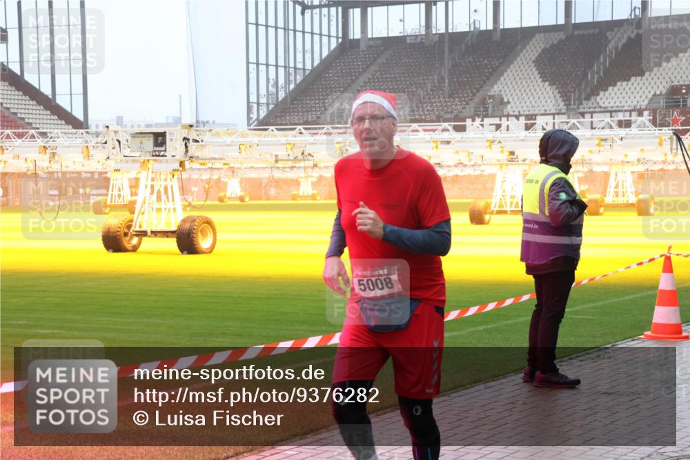 07.12.2025 - St. Pauli X-Mass-Run No. 15 Luisa Fischer http://msf.ph/oto/9376282 07.12.2025 11:07:57 Ziel 5008, 77, 271, 273, 281, 315, 332, 342, 344, 377, 389, 397, 476, 490, 591, 596, 603, 621, 622, 623, 673, 688, 781, 1202, 1206, 1233, 1235, 1378, 1382, 1383, 1439, 1441, 1509, 1585, 1587, 1812, 1824, 1861, 1862, 1866, 1910, 2403, 2693, 5008 meine-sportfotos.de