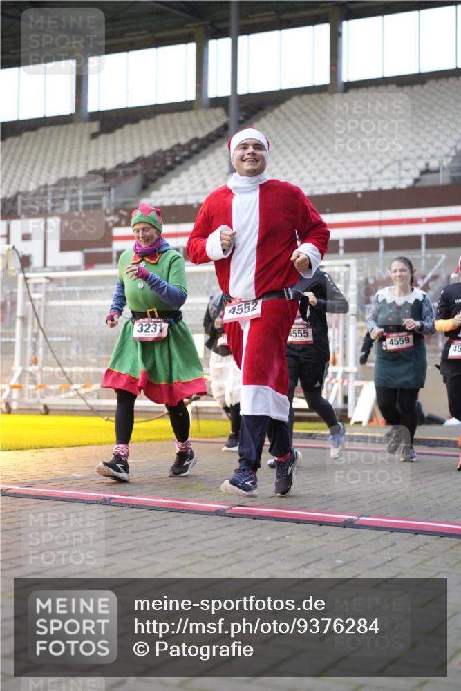 07.12.2025 - St. Pauli X-Mass-Run No. 15 Patografie http://msf.ph/oto/9376284 07.12.2025 10:05:31 Ziel 123, 363, 385, 543, 668, 945, 950, 1215, 1222, 1316, 1374, 3231, 3386, 4552, 4555, 4556, 4558, 4559, 4560 meine-sportfotos.de