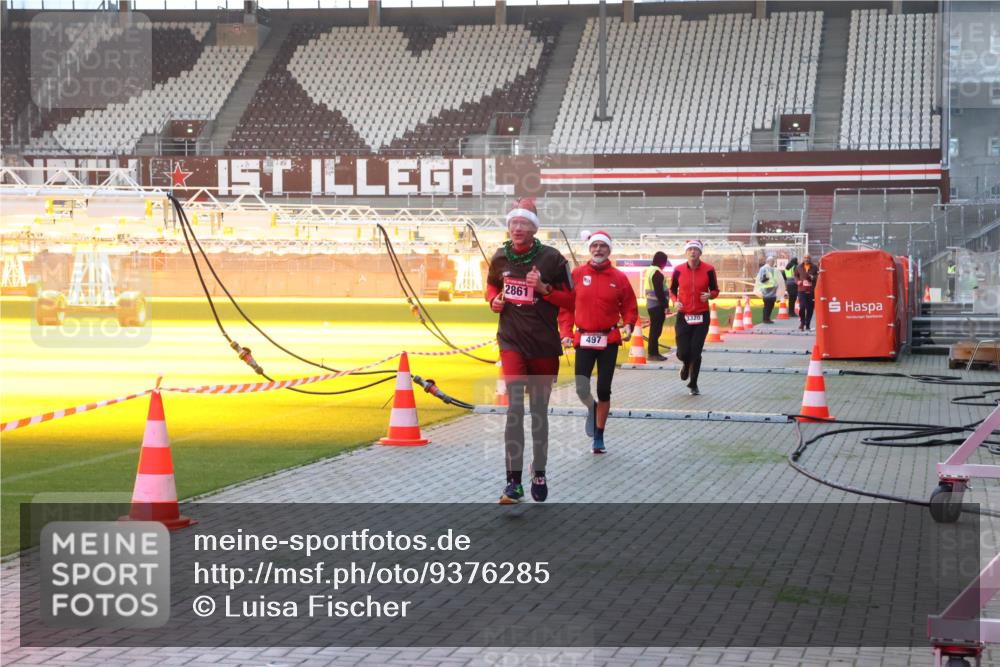 07.12.2025 - St. Pauli X-Mass-Run No. 15 Luisa Fischer http://msf.ph/oto/9376285 07.12.2025 09:57:26 Ziel 2861, 3320, 497, 198, 497, 662, 1116, 1165, 2861, 3255, 3320, 4032, 4208, 4209 meine-sportfotos.de