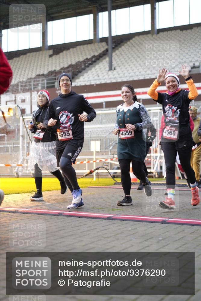 07.12.2025 - St. Pauli X-Mass-Run No. 15 Patografie http://msf.ph/oto/9376290 07.12.2025 10:05:32 Ziel 123, 363, 385, 512, 543, 668, 945, 950, 1215, 1222, 1316, 1374, 3231, 3386, 4552, 4555, 4556, 4558, 4559, 4560 meine-sportfotos.de