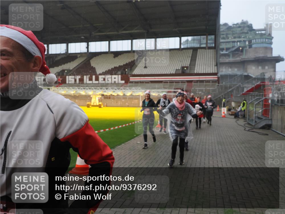 07.12.2025 - St. Pauli X-Mass-Run No. 15 Fabian Wolf http://msf.ph/oto/9376292 07.12.2025 10:05:22 Ziel 114, 543, 668, 950, 1121, 1316, 1374, 1481, 1661, 1761, 3186, 3386, 4036, 4556, 4558 meine-sportfotos.de