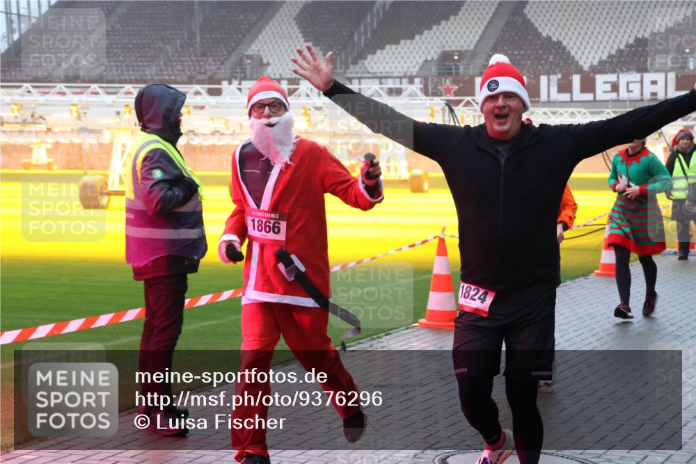 07.12.2025 - St. Pauli X-Mass-Run No. 15 Luisa Fischer http://msf.ph/oto/9376296 07.12.2025 11:08:04 Ziel 15, 1866, 1824, 77, 271, 273, 281, 286, 293, 315, 332, 342, 344, 377, 389, 397, 476, 490, 591, 596, 603, 621, 622, 623, 673, 688, 772, 774, 781, 1107, 1123, 1129, 1202, 1206, 1233, 1235, 1378, 1381, 1382, 1383, 1439, 1441, 1460, 1509, 1585, 1587, 1812, 1824, 1866, 1910, 2403, 2693, 5008 meine-sportfotos.de