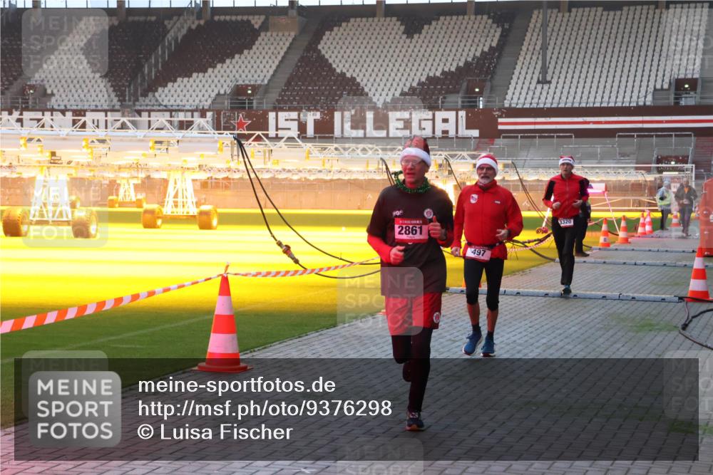 07.12.2025 - St. Pauli X-Mass-Run No. 15 Luisa Fischer http://msf.ph/oto/9376298 07.12.2025 09:57:27 Ziel 900, 2861, 497, 3320, 198, 497, 662, 1116, 1165, 2861, 3320, 4032, 4208, 4209 meine-sportfotos.de