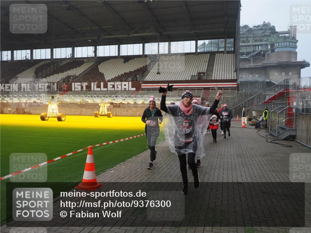07.12.2025 - St. Pauli X-Mass-Run No. 15 Fabian Wolf http://msf.ph/oto/9376300 07.12.2025 10:05:23 Ziel 114, 543, 668, 950, 1121, 1316, 1374, 1481, 1661, 1761, 3186, 3386, 4036, 4556, 4558 meine-sportfotos.de