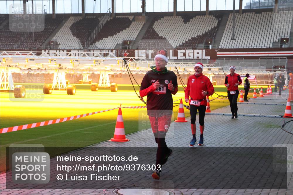 07.12.2025 - St. Pauli X-Mass-Run No. 15 Luisa Fischer http://msf.ph/oto/9376303 07.12.2025 09:57:28 Ziel 861, 497, 3320, 198, 497, 662, 1116, 1165, 2861, 3320, 4032, 4208, 4209 meine-sportfotos.de