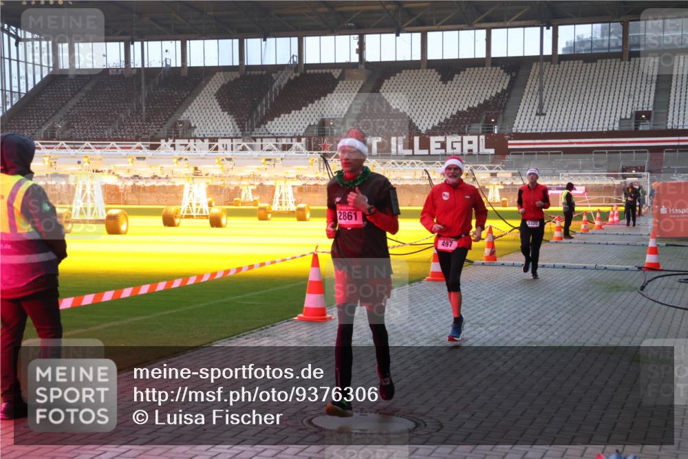 07.12.2025 - St. Pauli X-Mass-Run No. 15 Luisa Fischer http://msf.ph/oto/9376306 07.12.2025 09:57:28 Ziel 2861, 497, 3320, 198, 497, 662, 1116, 1165, 2861, 3320, 4032, 4208, 4209 meine-sportfotos.de