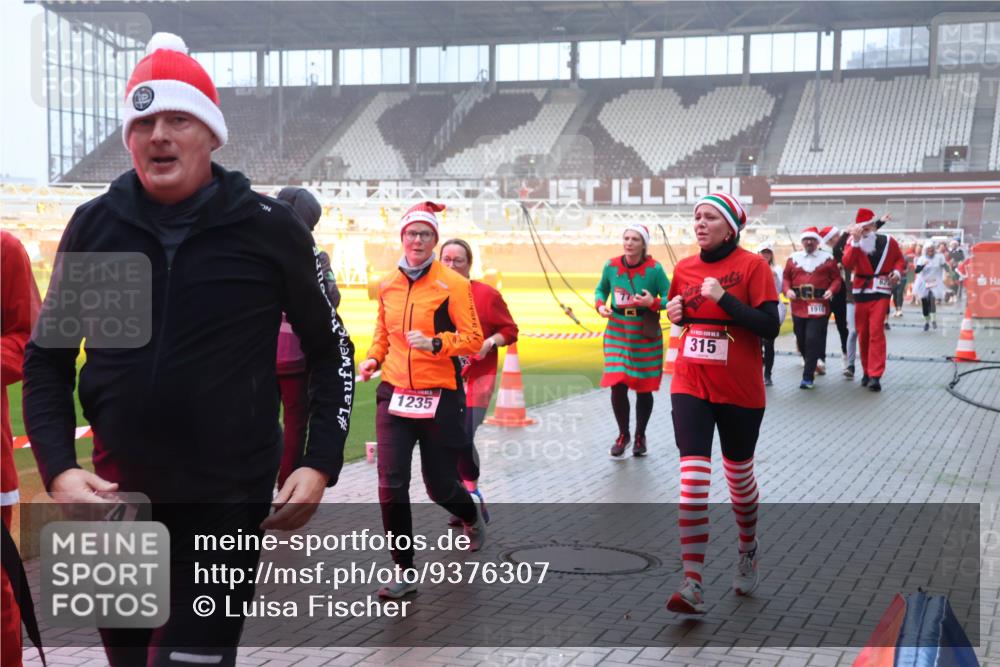 07.12.2025 - St. Pauli X-Mass-Run No. 15 Luisa Fischer http://msf.ph/oto/9376307 07.12.2025 11:08:06 Ziel 1235, 315, 1910, 77, 271, 273, 281, 286, 293, 315, 332, 342, 344, 377, 389, 397, 476, 490, 591, 596, 603, 621, 622, 623, 653, 673, 688, 772, 774, 781, 1107, 1123, 1129, 1202, 1206, 1233, 1235, 1342, 1378, 1381, 1382, 1383, 1439, 1441, 1460, 1509, 1520, 1525, 1585, 1587, 1812, 1824, 1866, 1910, 2403, 2693, 5008 meine-sportfotos.de