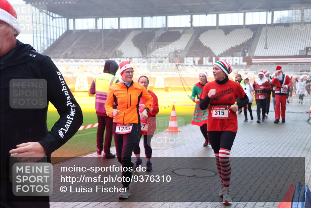 07.12.2025 - St. Pauli X-Mass-Run No. 15 Luisa Fischer http://msf.ph/oto/9376310 07.12.2025 11:08:06 Ziel 1235, 315, 77, 271, 273, 281, 286, 293, 315, 332, 342, 344, 377, 389, 397, 476, 490, 591, 596, 603, 621, 622, 623, 653, 673, 688, 772, 774, 781, 1107, 1123, 1129, 1202, 1206, 1233, 1235, 1342, 1378, 1381, 1382, 1383, 1439, 1441, 1460, 1509, 1520, 1525, 1585, 1587, 1812, 1824, 1866, 1910, 2403, 2693, 5008 meine-sportfotos.de