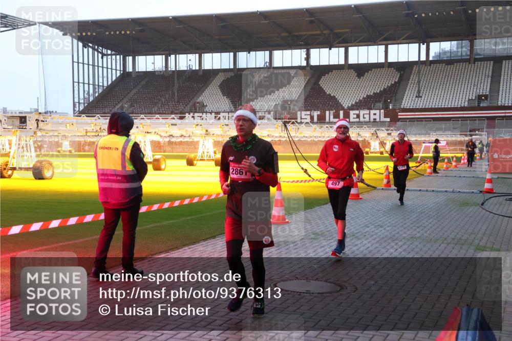 07.12.2025 - St. Pauli X-Mass-Run No. 15 Luisa Fischer http://msf.ph/oto/9376313 07.12.2025 09:57:29 Ziel 286, 497, 3320, 198, 497, 662, 1116, 1165, 2861, 3320, 4032, 4208, 4209 meine-sportfotos.de