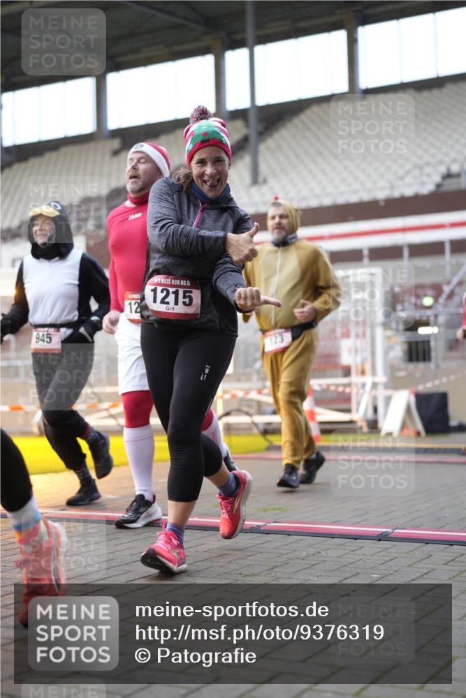 07.12.2025 - St. Pauli X-Mass-Run No. 15 Patografie http://msf.ph/oto/9376319 07.12.2025 10:05:33 Ziel 123, 363, 385, 512, 668, 945, 950, 1215, 1222, 1316, 1374, 3231, 4552, 4555, 4556, 4558, 4559, 4560 meine-sportfotos.de