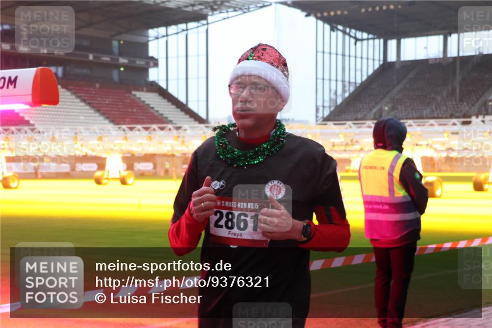07.12.2025 - St. Pauli X-Mass-Run No. 15 Luisa Fischer http://msf.ph/oto/9376321 07.12.2025 09:57:30 Ziel 15, 2861, 198, 497, 662, 1116, 1165, 2861, 3320, 4032, 4208, 4209 meine-sportfotos.de
