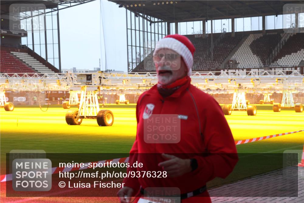 07.12.2025 - St. Pauli X-Mass-Run No. 15 Luisa Fischer http://msf.ph/oto/9376328 07.12.2025 09:57:31 Ziel 198, 497, 662, 1116, 1165, 2861, 3320, 4032, 4208, 4209 meine-sportfotos.de