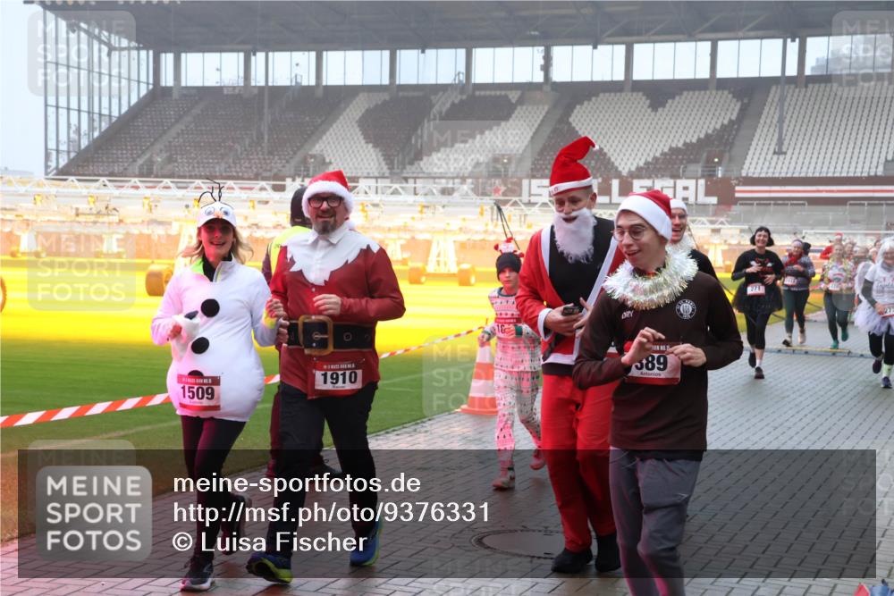 07.12.2025 - St. Pauli X-Mass-Run No. 15 Luisa Fischer http://msf.ph/oto/9376331 07.12.2025 11:08:11 Ziel 0, 1509, 1910, 15, 589, 271, 1, 77, 271, 273, 286, 293, 315, 332, 377, 389, 397, 476, 490, 591, 603, 621, 622, 623, 629, 635, 653, 673, 772, 774, 781, 1107, 1123, 1129, 1202, 1206, 1226, 1230, 1233, 1235, 1249, 1342, 1355, 1378, 1381, 1382, 1383, 1439, 1441, 1460, 1509, 1520, 1525, 1809, 1810, 1812, 1824, 1866, 1910, 2403, 2693, 4798, 4815, 5008 meine-sportfotos.de