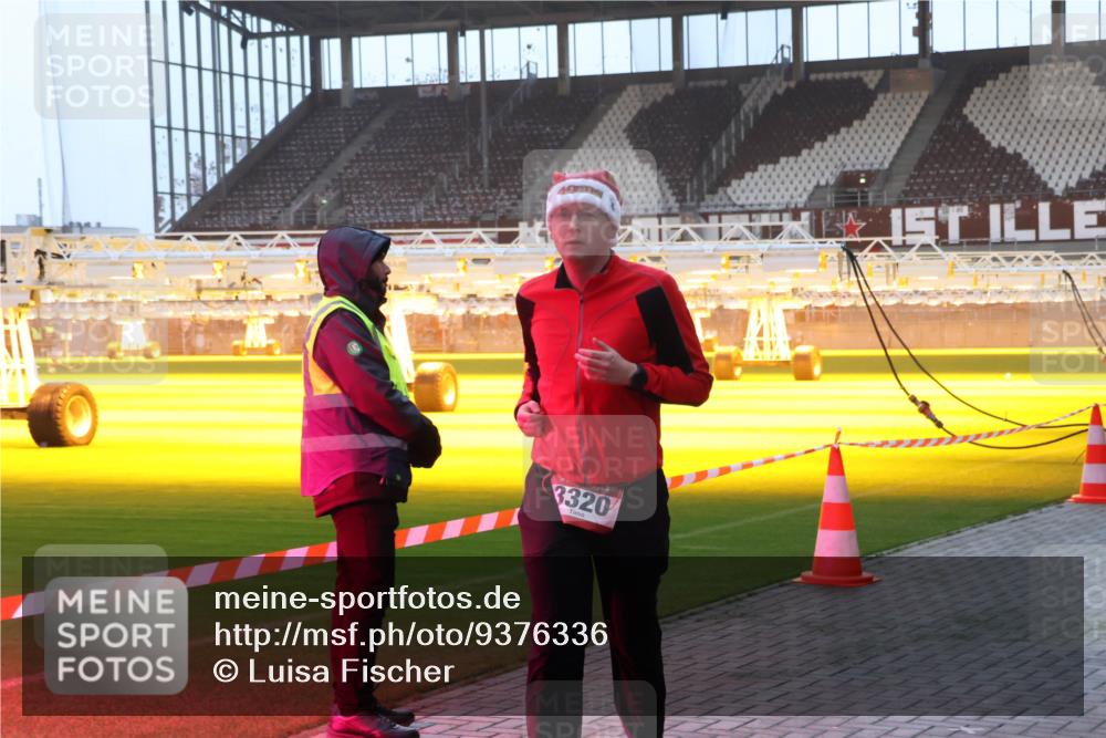 07.12.2025 - St. Pauli X-Mass-Run No. 15 Luisa Fischer http://msf.ph/oto/9376336 07.12.2025 09:57:33 Ziel 49, 3320, 198, 497, 632, 662, 1116, 1165, 2861, 3320, 4032, 4208, 4209 meine-sportfotos.de