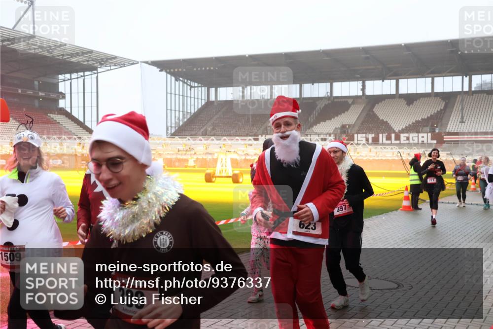07.12.2025 - St. Pauli X-Mass-Run No. 15 Luisa Fischer http://msf.ph/oto/9376337 07.12.2025 11:08:13 Ziel 15, 1509, 15, 389, 1910, 623, 397, 271, 1441, 77, 271, 273, 286, 293, 315, 332, 377, 389, 397, 476, 490, 591, 603, 621, 622, 623, 629, 635, 653, 673, 772, 774, 781, 1107, 1123, 1129, 1202, 1206, 1226, 1230, 1233, 1235, 1249, 1342, 1355, 1378, 1381, 1382, 1383, 1439, 1441, 1460, 1509, 1520, 1525, 1809, 1810, 1812, 1824, 1866, 1910, 2403, 2693, 4798, 4815, 5008 meine-sportfotos.de