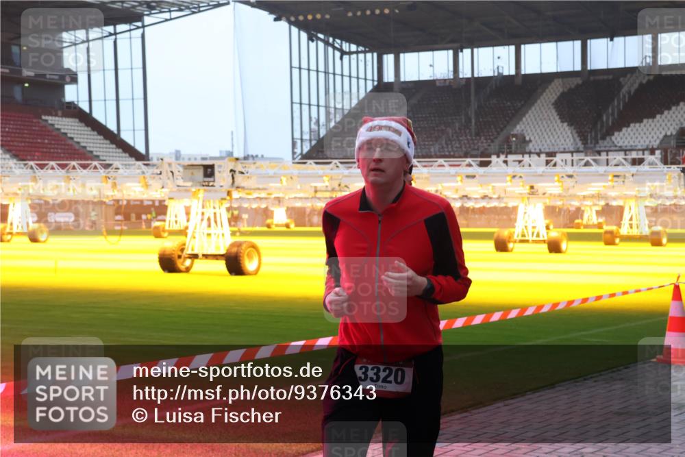 07.12.2025 - St. Pauli X-Mass-Run No. 15 Luisa Fischer http://msf.ph/oto/9376343 07.12.2025 09:57:33 Ziel 49, 3320, 198, 497, 632, 662, 1116, 1165, 2861, 3320, 4032, 4208, 4209 meine-sportfotos.de