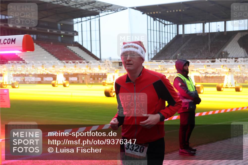 07.12.2025 - St. Pauli X-Mass-Run No. 15 Luisa Fischer http://msf.ph/oto/9376347 07.12.2025 09:57:34 Ziel 3320, 198, 497, 632, 662, 1116, 1165, 2861, 3320, 4032, 4208, 4209 meine-sportfotos.de