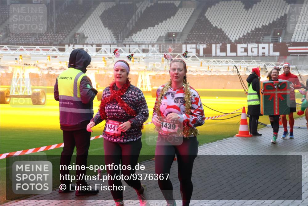 07.12.2025 - St. Pauli X-Mass-Run No. 15 Luisa Fischer http://msf.ph/oto/9376367 07.12.2025 11:08:19 Ziel 15, 144, 15, 1439, 38, 77, 271, 273, 286, 293, 315, 332, 377, 389, 397, 623, 629, 635, 653, 772, 774, 1107, 1123, 1129, 1226, 1230, 1235, 1249, 1342, 1355, 1378, 1381, 1382, 1383, 1439, 1441, 1460, 1509, 1520, 1525, 1559, 1596, 1809, 1810, 1812, 1824, 1866, 1910, 2693, 4798, 4815 meine-sportfotos.de