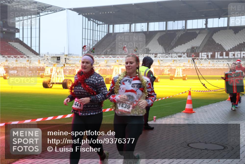 07.12.2025 - St. Pauli X-Mass-Run No. 15 Luisa Fischer http://msf.ph/oto/9376377 07.12.2025 11:08:20 Ziel 1441, 5, 1439, 77, 271, 273, 286, 293, 315, 332, 377, 389, 397, 623, 629, 635, 653, 772, 774, 1107, 1123, 1129, 1226, 1230, 1235, 1249, 1342, 1355, 1378, 1381, 1382, 1383, 1439, 1441, 1460, 1509, 1520, 1525, 1559, 1560, 1596, 1809, 1810, 1812, 1824, 1866, 1910, 2693, 4798, 4815 meine-sportfotos.de