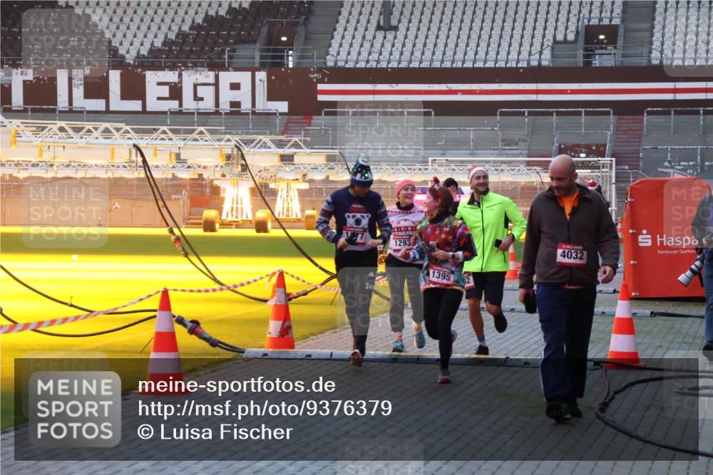 07.12.2025 - St. Pauli X-Mass-Run No. 15 Luisa Fischer http://msf.ph/oto/9376379 07.12.2025 09:57:45 Ziel 1293, 1395, 2, 4032, 497, 632, 1292, 1293, 1377, 1395, 2678, 2861, 3320, 4032 meine-sportfotos.de