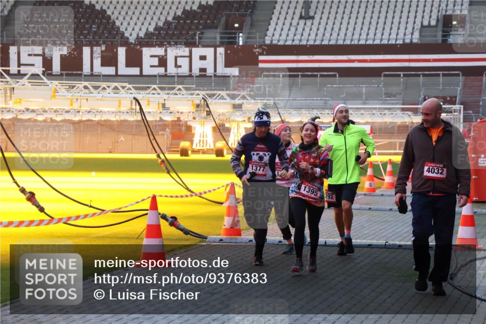 07.12.2025 - St. Pauli X-Mass-Run No. 15 Luisa Fischer http://msf.ph/oto/9376383 07.12.2025 09:57:46 Ziel 1377, 1395, 292, 5, 4032, 497, 632, 1292, 1293, 1377, 1395, 2678, 2861, 3320, 4032 meine-sportfotos.de